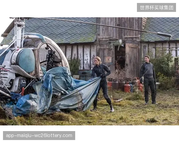 劳拉·斯蒂格在第三圈发动突袭一举奠定胜局，强势赢得女子精英组冠军。